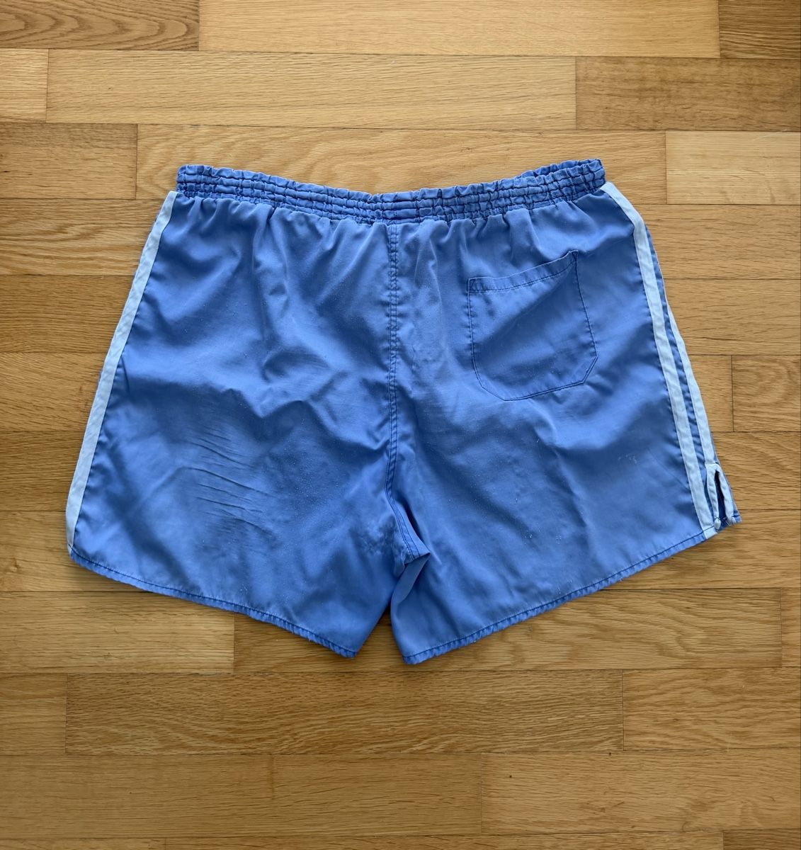 Adidas Hosen: Vintage Adidas 80er Shorts Hellblau Nylon  – Gebraucht aus Füllinsdorf von hae_gt9l 1