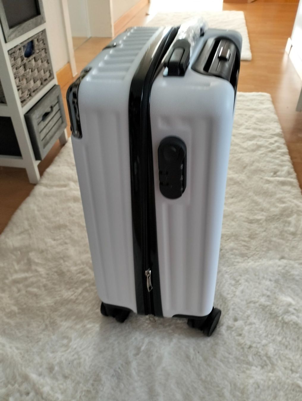 Altro in Aeronautica: Top Trolley Weiss mit Schloss - handgepäckgrösse – Nuovo (secondo la descrizione) da Rickenbach b. Wil venduto da lilagirl 1