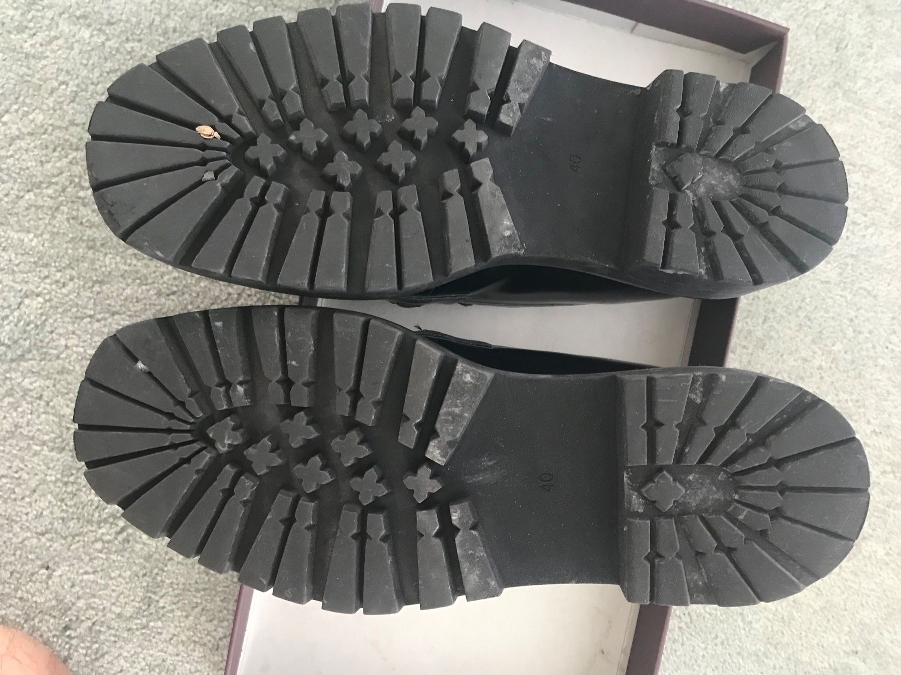 Scarpe da donna: Schwarze Loafer Gr. 40 mit Kette – Usato da Niederteufen venduto da mix18 1