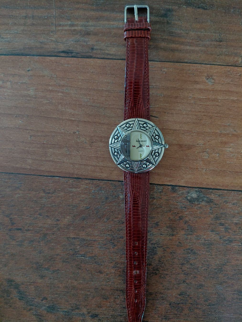 Orologi: Uhr mit schönen Details / Black Apache – Usato da Worb venduto da Antoinette22 1