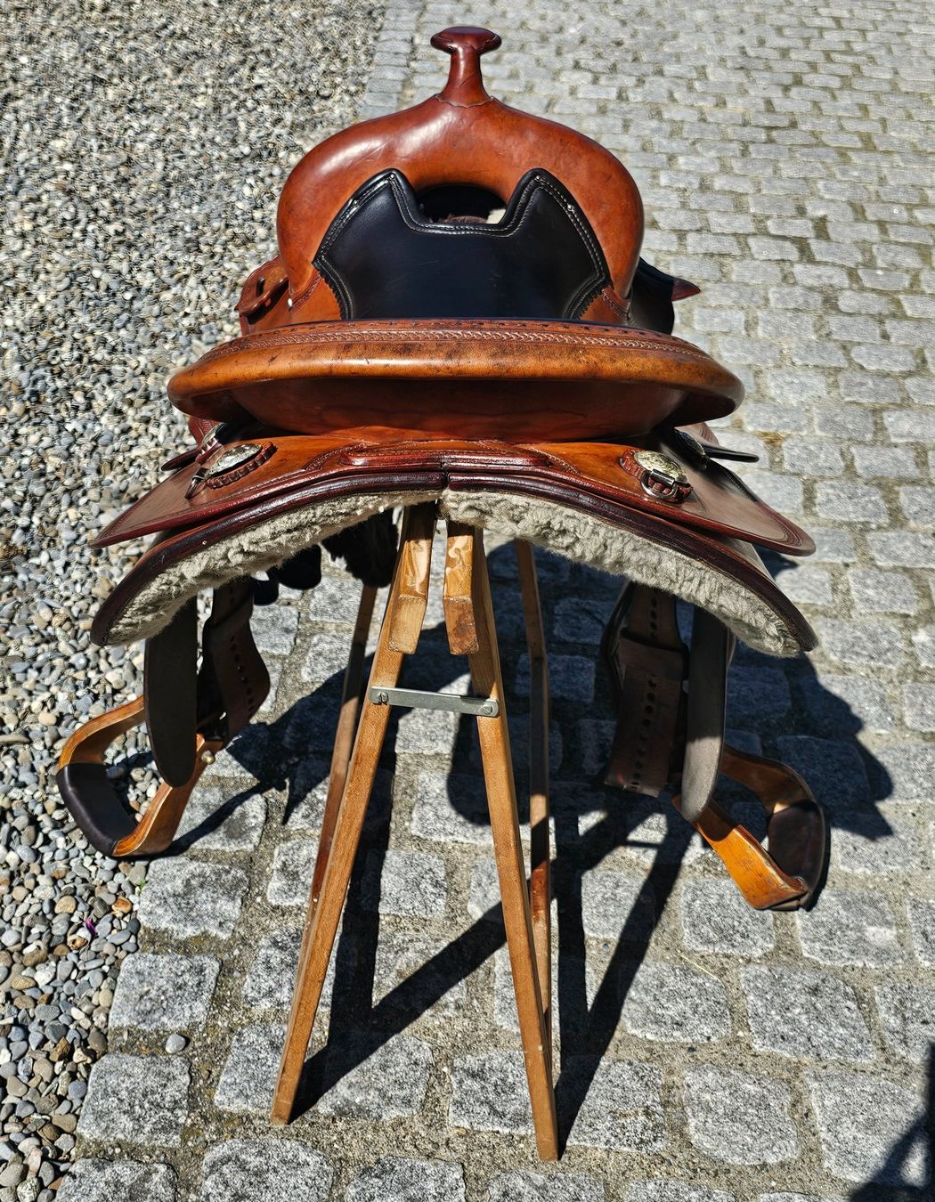 Selle & Accessori: Westernsattel mit schwarzer Sitzfläche 16" – Usato da Enggistein venduto da markaris 4