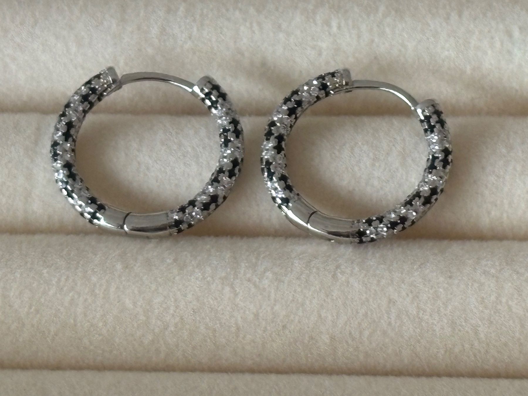 Orecchini pendenti & Orecchini a lobo: Luxus Elegante Ohrstecker /Creolen Farbe:  Silber – Nuovo (secondo la descrizione) da Biel-Bienne venduto da Roserosse13 2