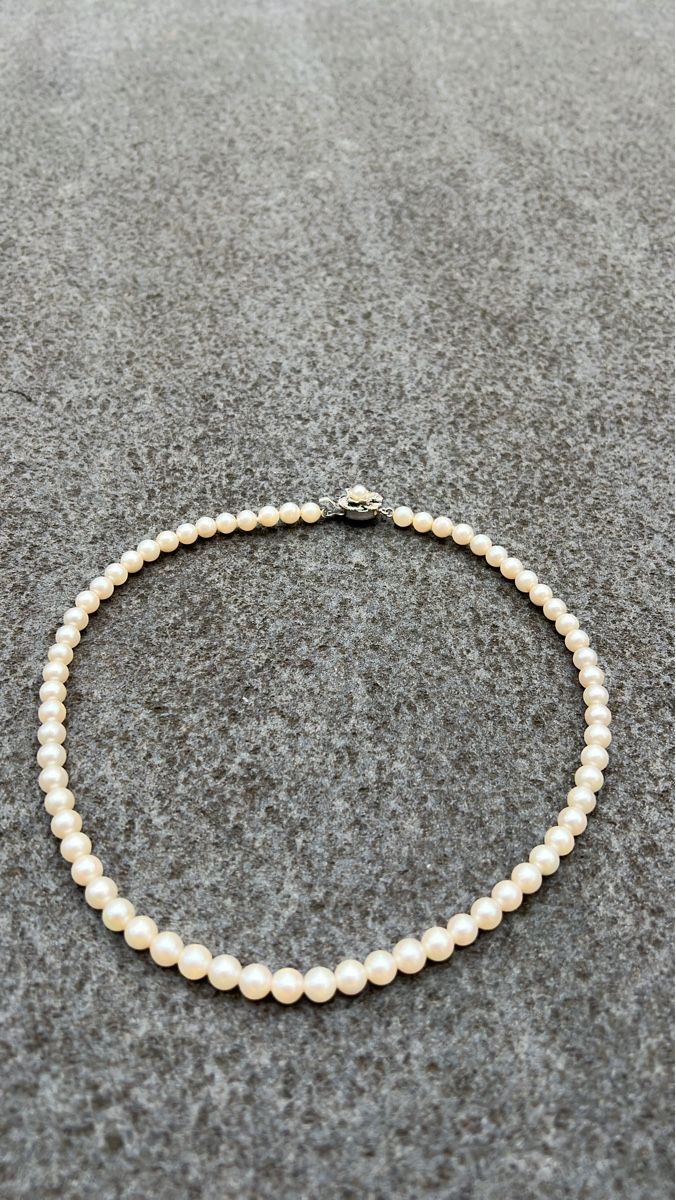Ketten: Elegante Perlenkette mit Silberverschluss – Gebraucht aus Basel von jetzt-wird-gemistet