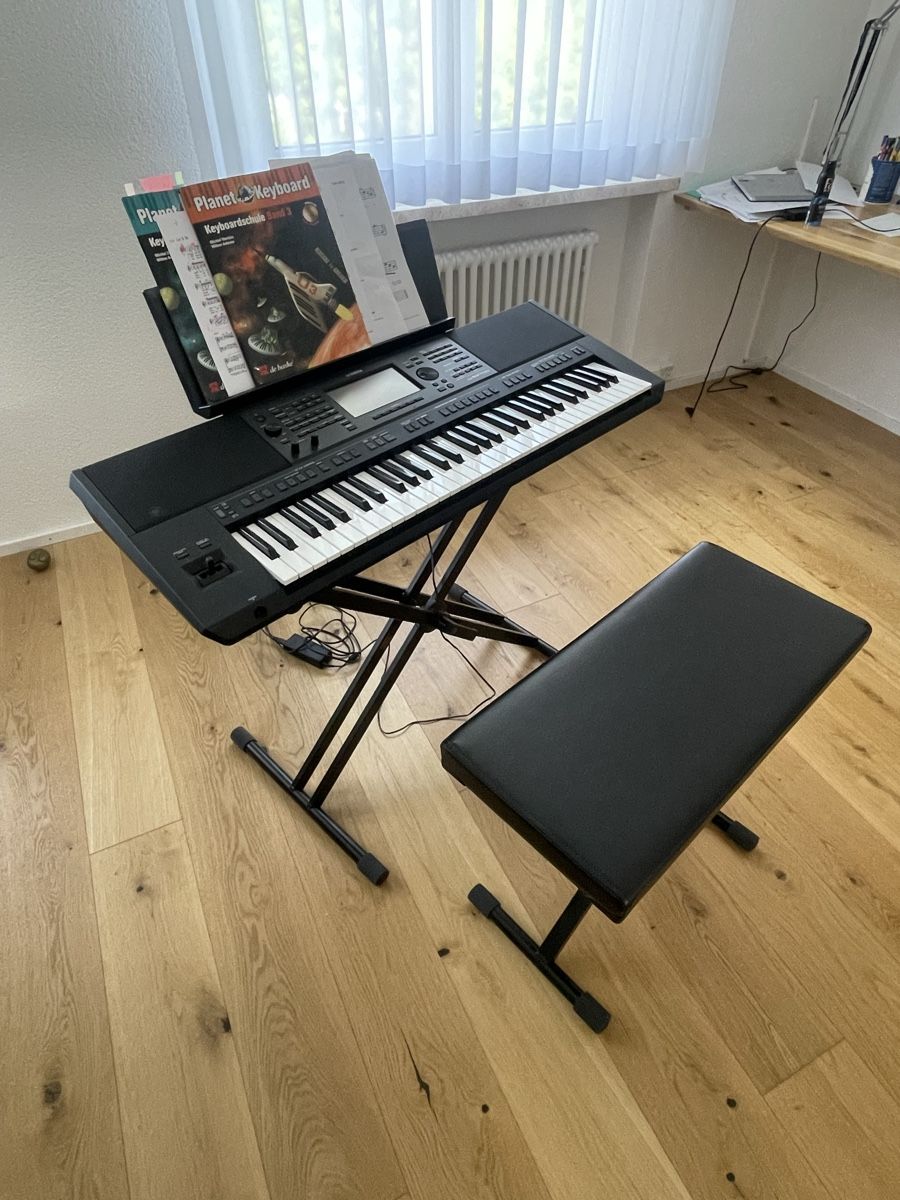 Yamaha Strumenti musicali: Keyboard Yamaha PSR-SX700 – Usato da Dübendorf venduto da Airplane 2