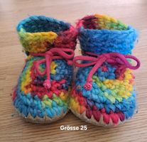 warme, bunte Hausschuhe / Finken - Grösse 25