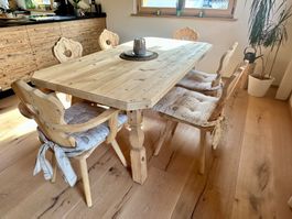 Holztisch + 6 Stühle, 1.85 x 0.94 m, rustikal, sandgestrahlt