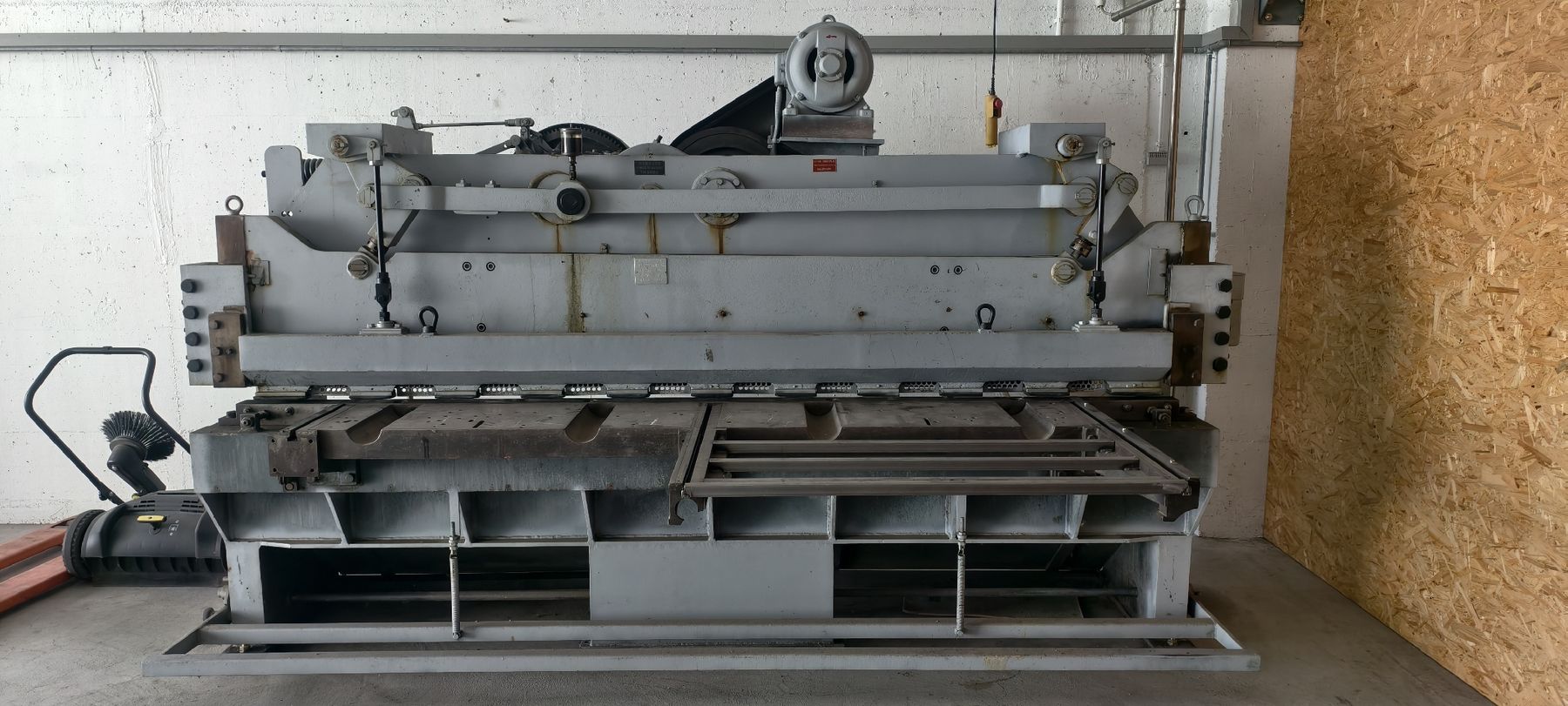Tutte le macchine: Schlagschere, Blechschere, bis 5mm Stahl, Nobs & Co. Thune – Usato da Gontenschwil venduto da Nick760 3