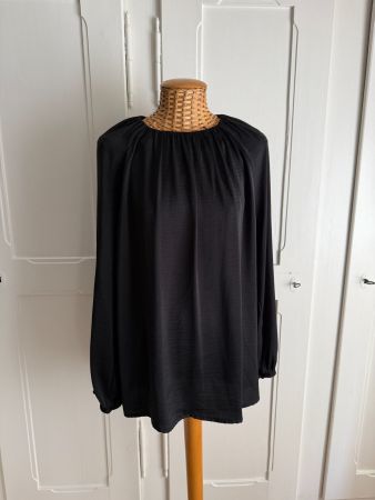 BODYFLIRT - Satin Bluse schwarz fliessend 44