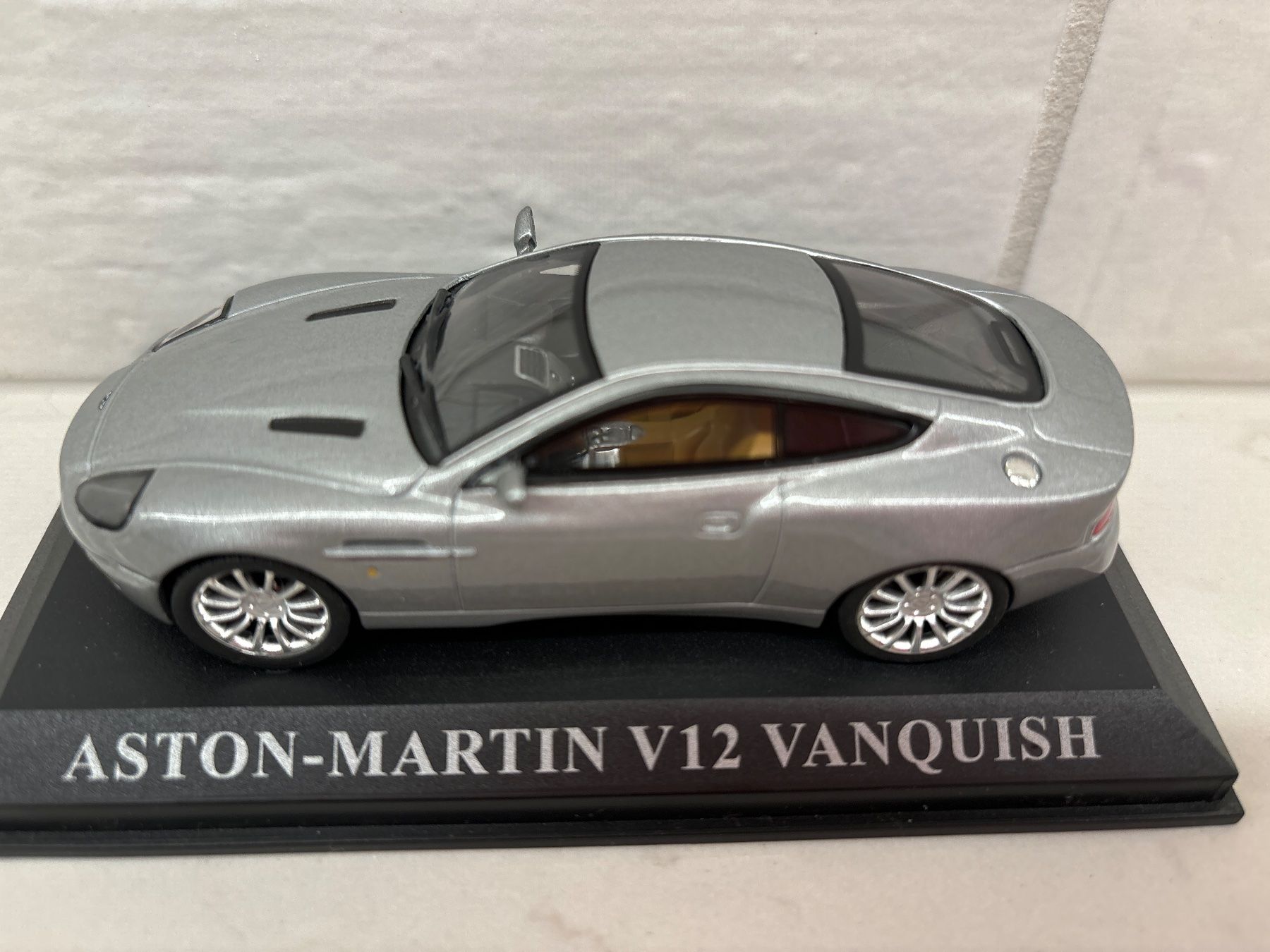 IXO Modellautos: Ixo Aston Martin v12 Vanquish 1/43 – Gebraucht aus Gollion von Hampton 1