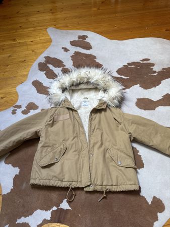 Schöne und warme Winterjacke der Marke Bershka / Grösse XS