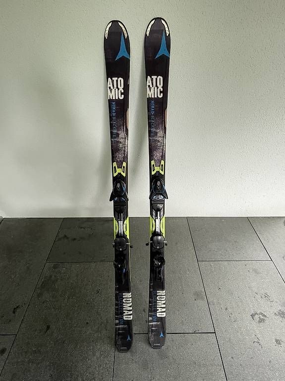 Atomic Skis: ATOMIC All Mountain Carving Ski – D'occasion à Seuzach par YUMANI