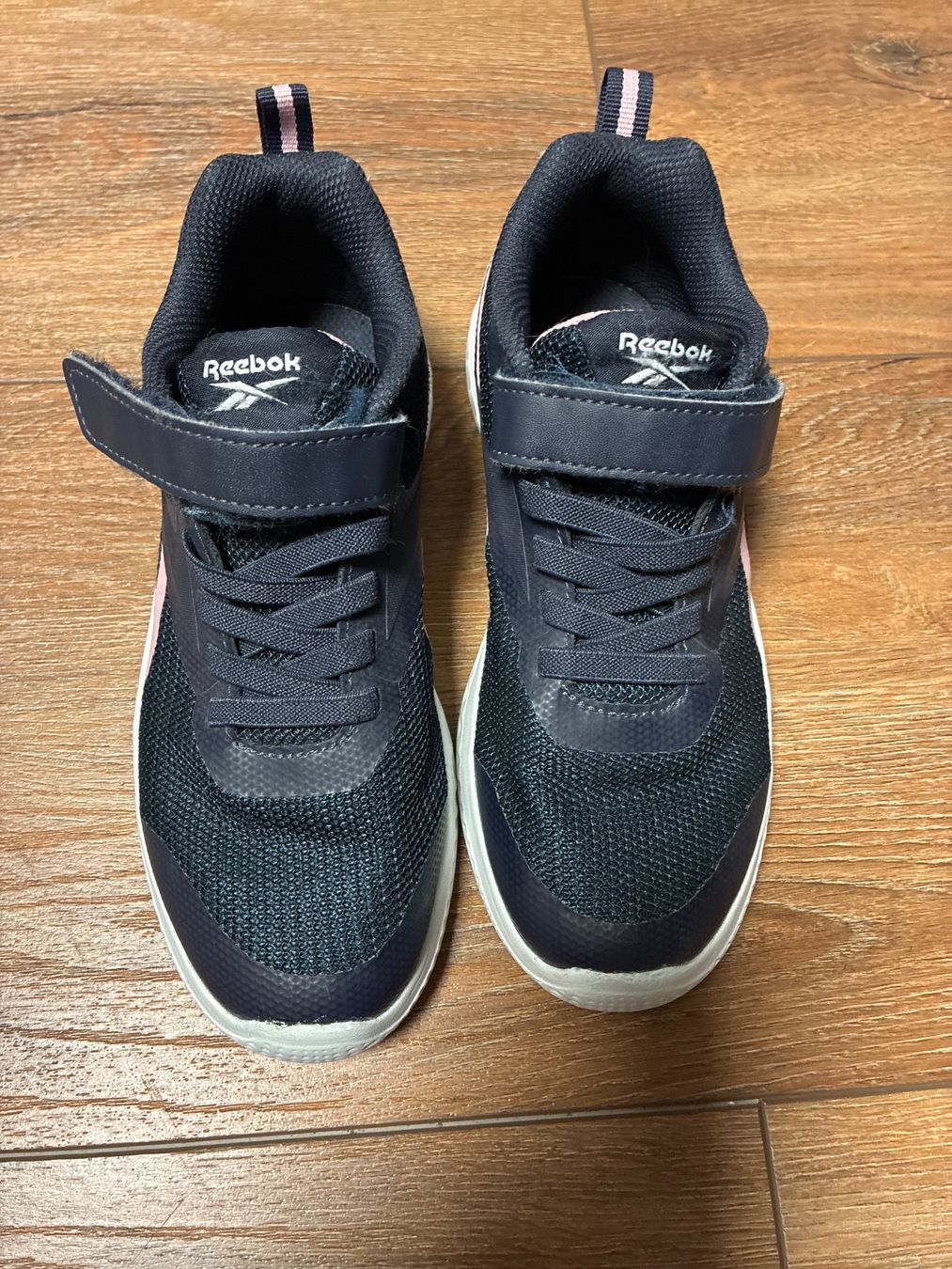 Reebok Scarpe per ragazze: Reebok Sneaker Mädchen Gr. 32 – Usato da Dielsdorf venduto da Fabio1975