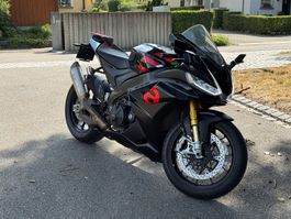 Aprilia RSV4 Factory mit SC-Project SC1-R