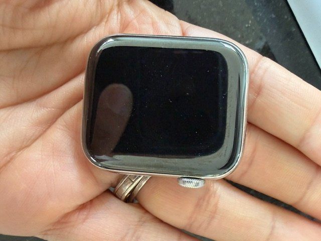 Apple Smartwatch: apple watch 4 – D'occasion à Lachen SZ par cacatuda