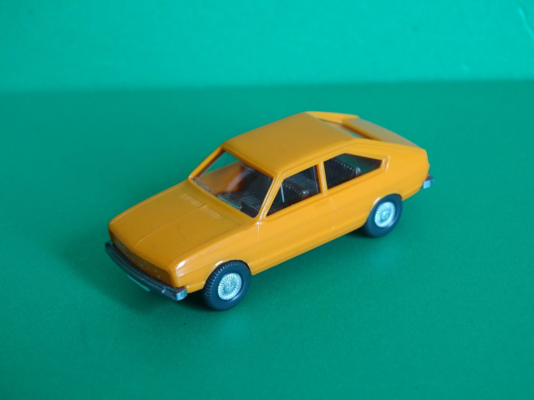 Wiking Modellini d'auto: VW Passat von Wiking 1/87 – Usato da Bretzwil venduto da Meex
