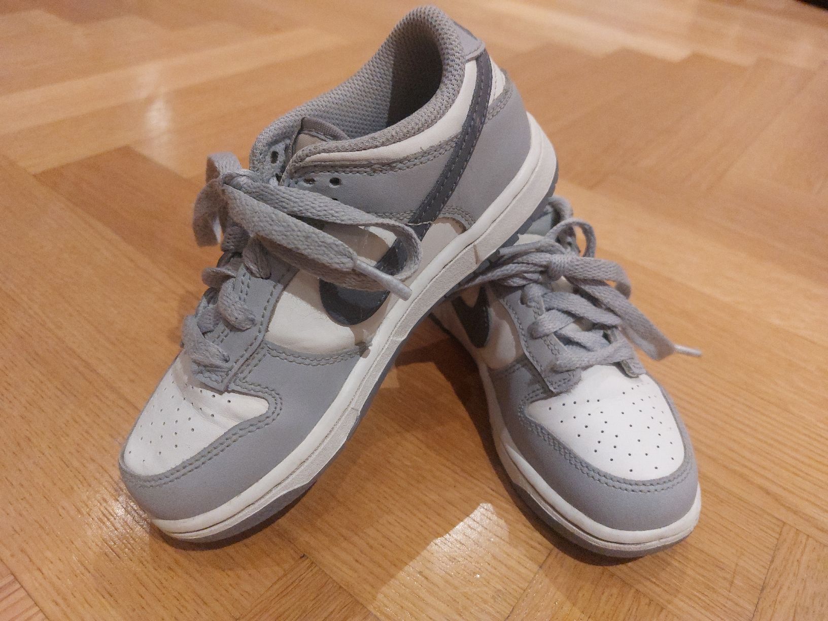 Nike Scarpe da uomo: Nike Dunk Low Grey/White Sneakers EU 29 – Usato da Zürich venduto da Lolaad