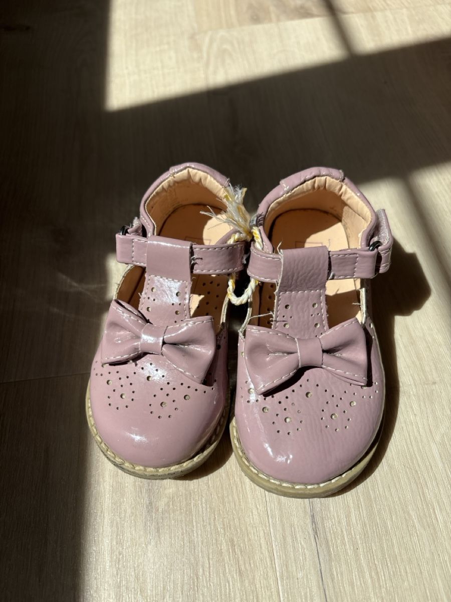 Friboo Scarpe per ragazze: Friboo Lackschuhe altrosa gr 23 – Usato da Benken ZH venduto da m1310