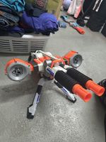Nerf N-Strike Elite Rayven CS-18 blaster, mit viel Zubehör