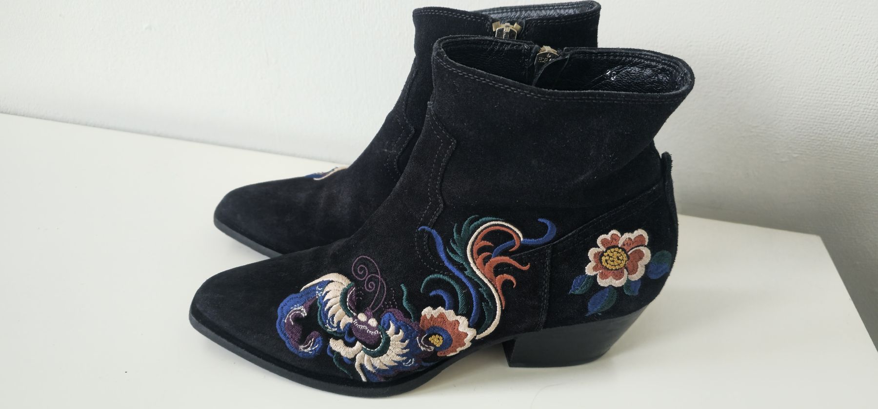 Scarpe da donna: Henderson handgefertigte Wildleder Stiefeletten Gr. 38 – Usato da Luzern venduto da TausendD 2