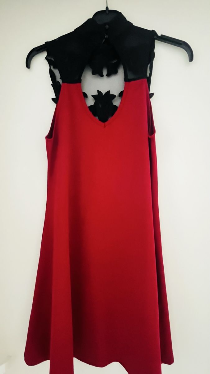 Vestiti: Robe rouge noire dentelle décolleté V taille M – Usato da Bösingen venduto da opale01 1
