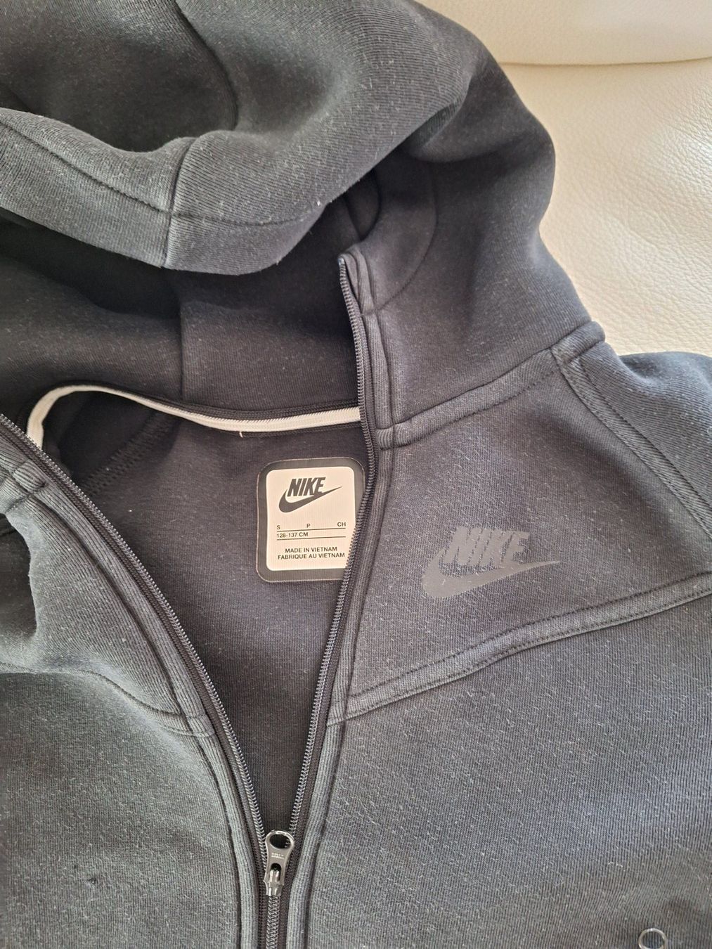 Nike Giacche & Cappotti: Schöne Nike-Jacke mit Shirt – Usato da Cham venduto da Fiftyfive 3