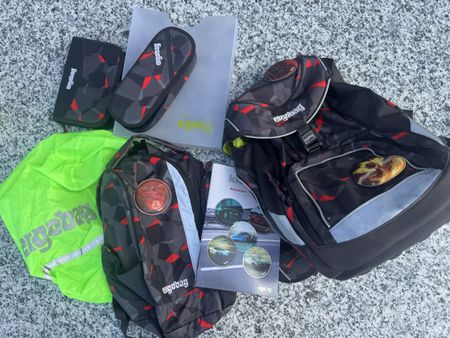 ergobag Rucksack Set mit Etuis und Regenschutz guter Zustand