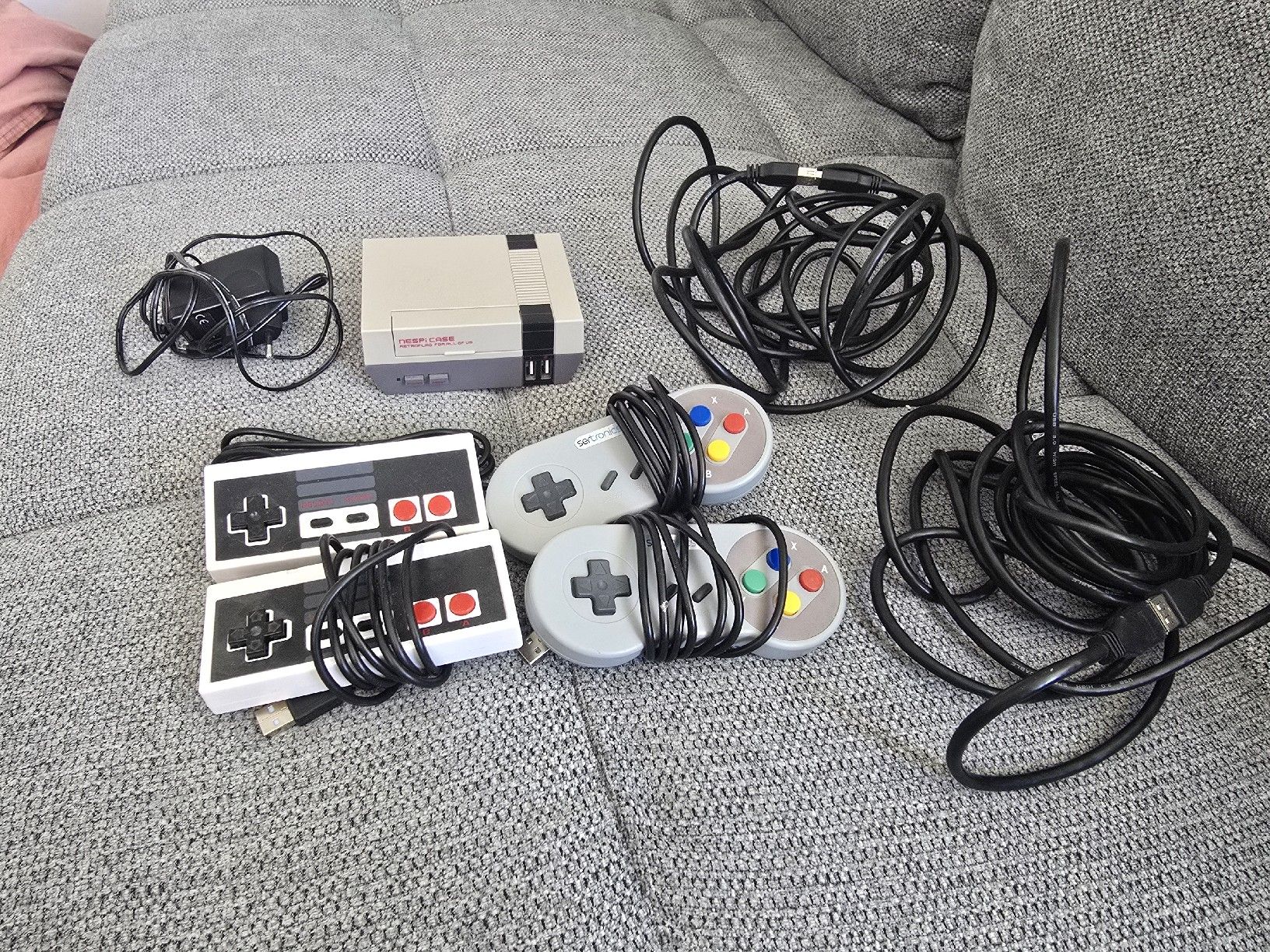 Nintendo Console: Raspberry Pi RetroPie Konsole. 4 Controller, NESPi, Zubehör. – Usato da Luzern venduto da Moonviper