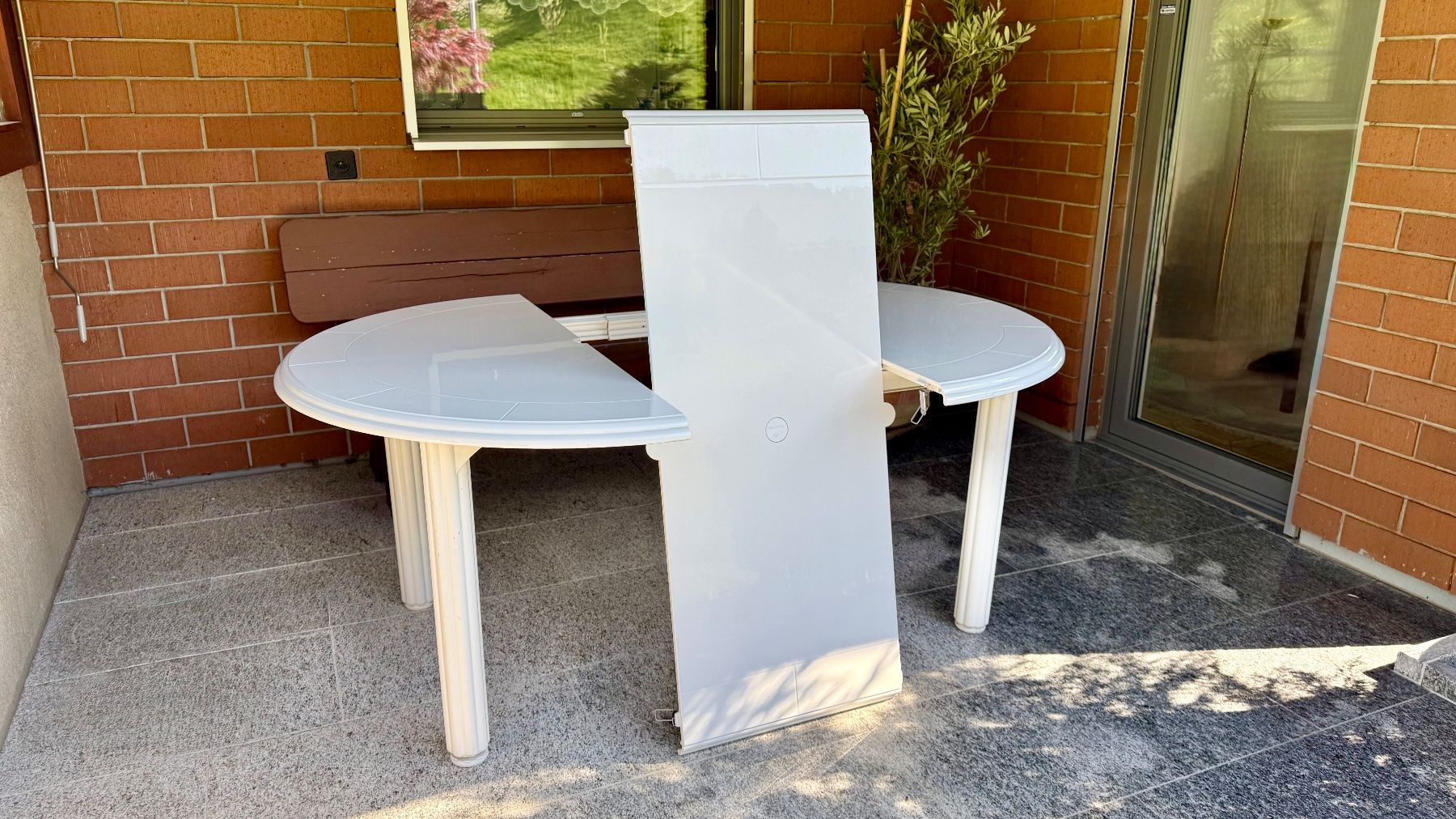 Tavoli: Eleganter Design Gartentisch weiss von TRICONFORT – Usato da Luzern venduto da mouton2000