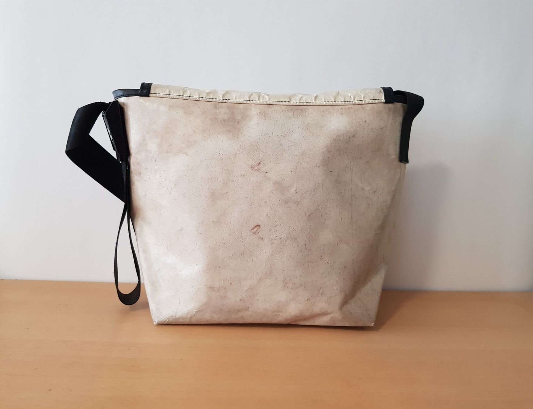 Freitag Borse: Grosse Freitag Tasche / Umhängetasche – Usato da Basel venduto da chien008 3