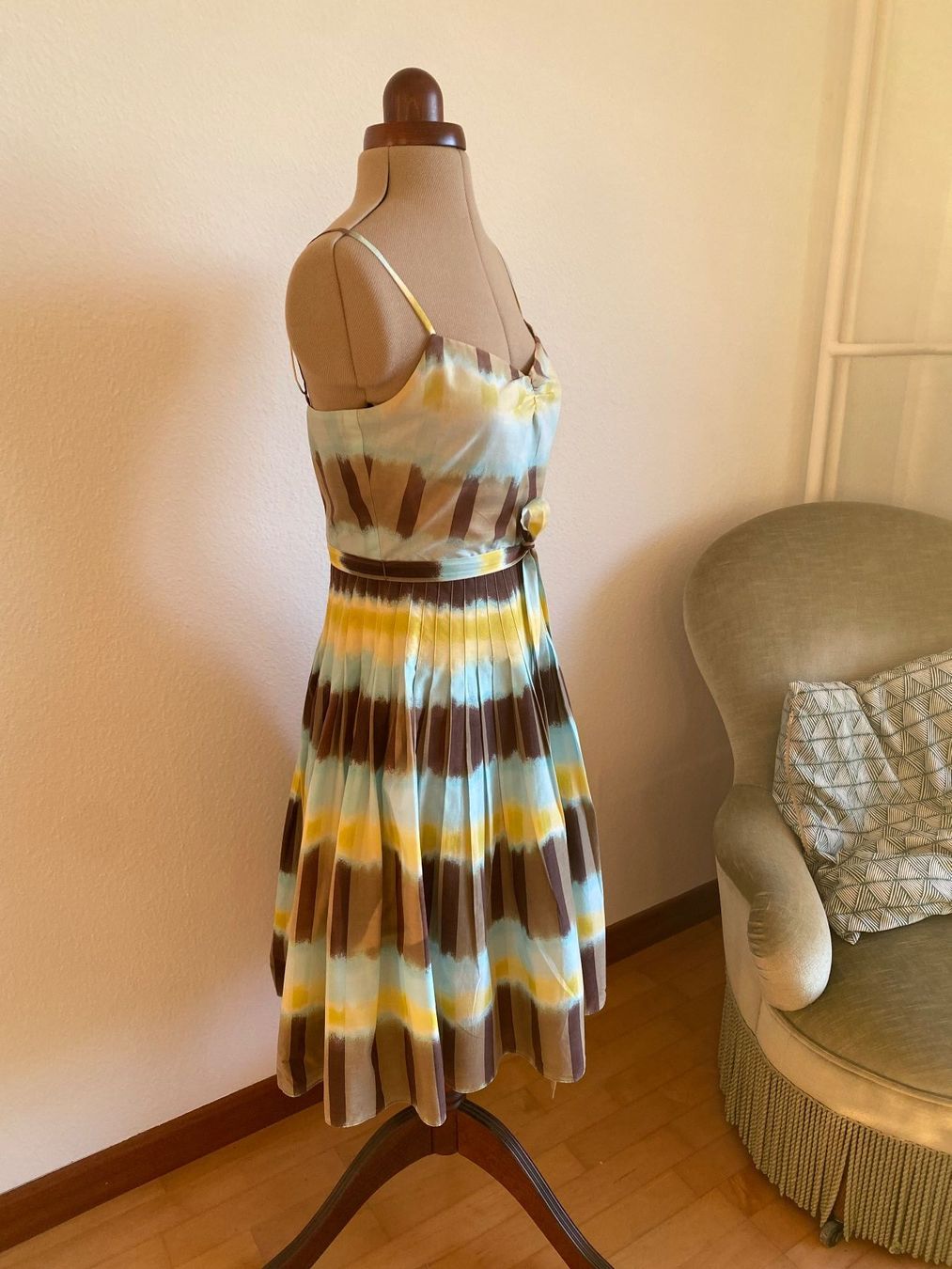 Vestiti: Robe d'été BCBGMAXAZRIA taille 36-38 – Usato da Basel venduto da Maria-Alexa 2