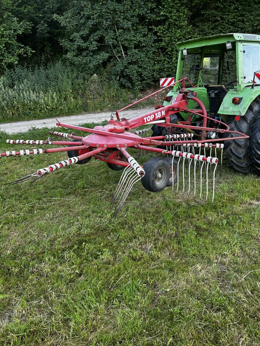 Pöttinger Raccolta foraggio grezzo: Kreiselschwader Pöttinger – Usato da Gretzenbach venduto da TeaRex 3
