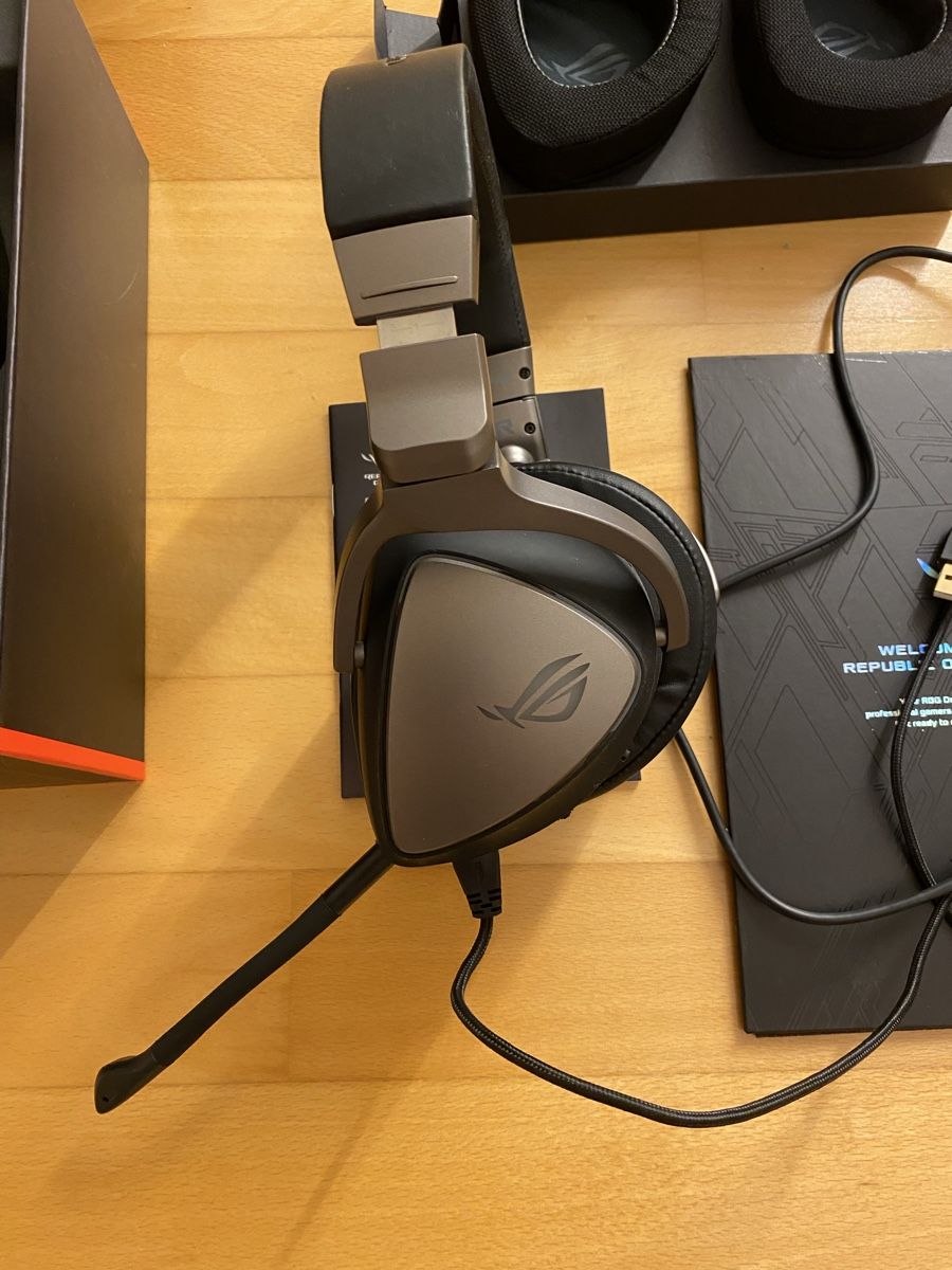 Asus Cuffie: ROG Delta RGB Quad-DAC Gaming Headset – Nuovo (secondo la descrizione) da Erlenbach ZH venduto da bob_n5hk 1