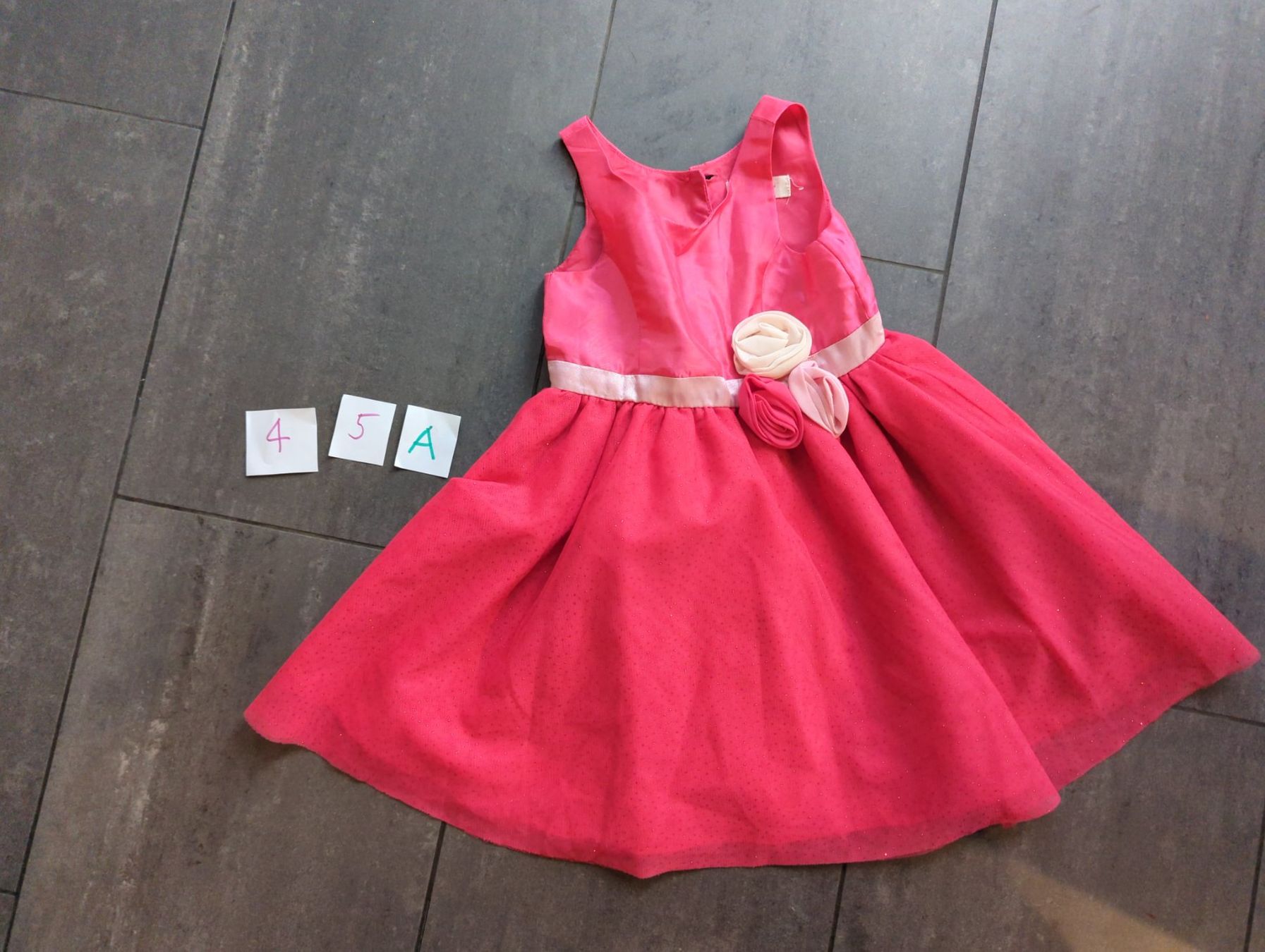Vestiti & Gonne: Süsses Kleid Gr. 104 Nr.45A – Usato da Himmelried venduto da Paura