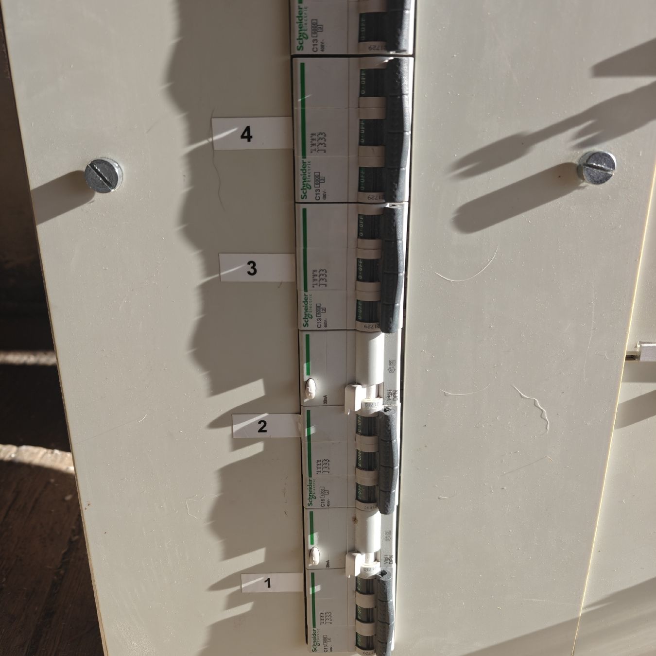 Schneider Alimentazione elettrica: Elektroverteilung / FI Sicherungen – Usato da Derendingen venduto da 12.12.13 3