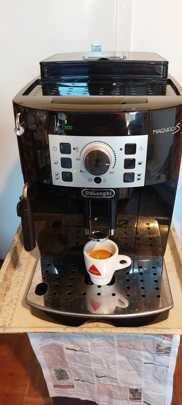 De'Longhi Macchine per caffè & Macchine per espresso: Splendide machine à café delonghi ecam 22.140.B de 2022 . – Usato da Rolle venduto da mro_5nyk 7