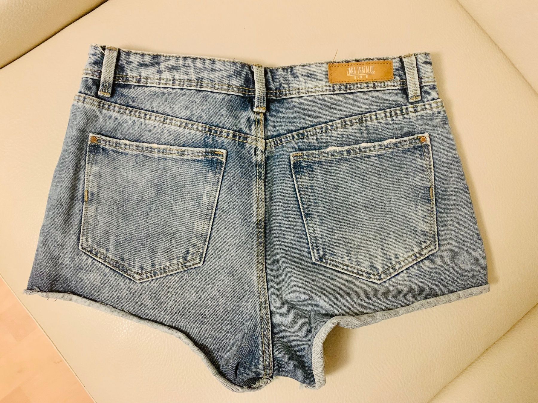 Zara Jeans: ZARA denim shorts S/36 – Gebraucht aus Zürich von Angela_Fashion_Lover 1