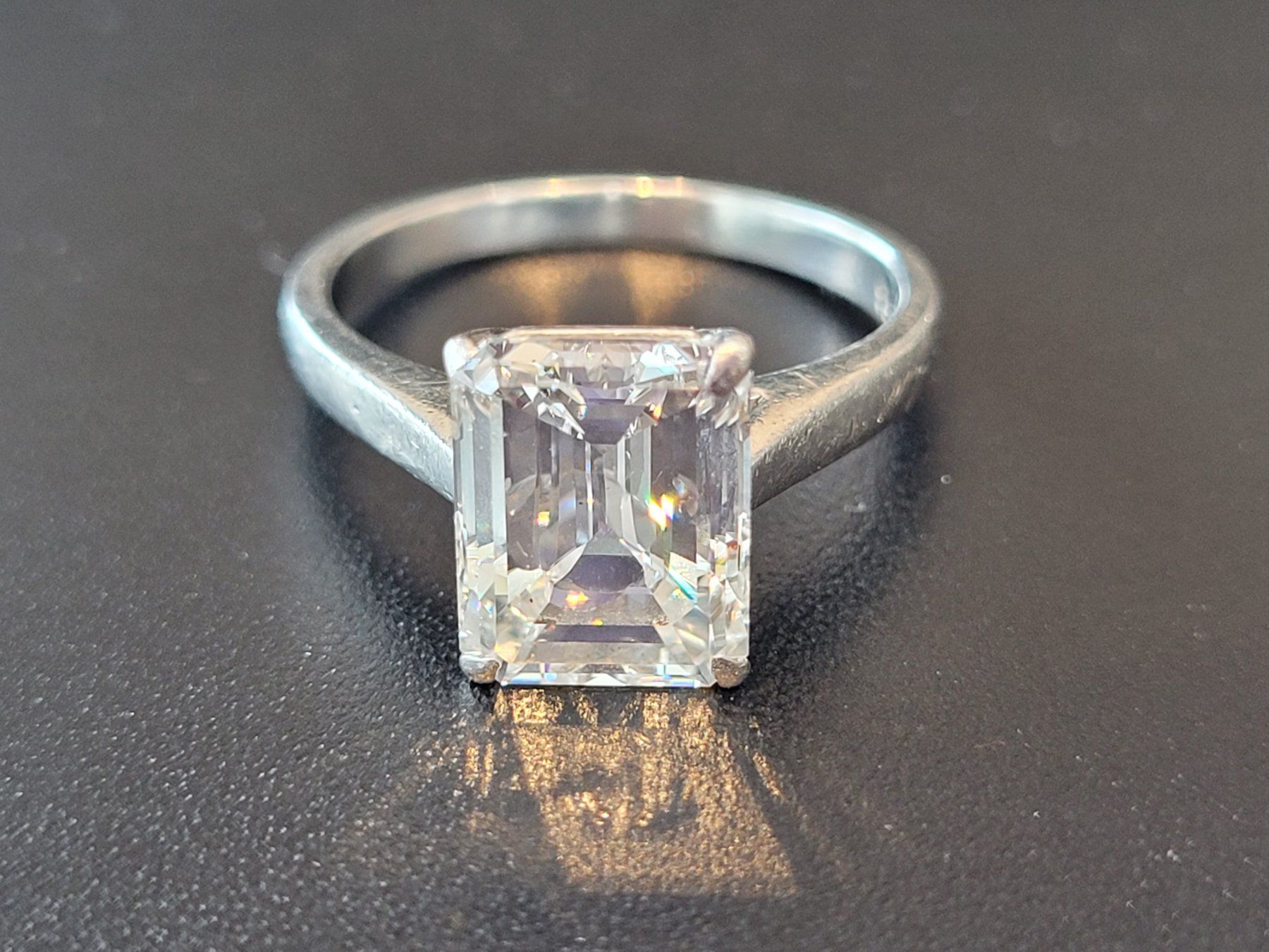 Ringe: An Emerald 2.54 ct natural diamond on platinum setting. – Gebraucht aus Chavannes-des-Bois von sarahzo