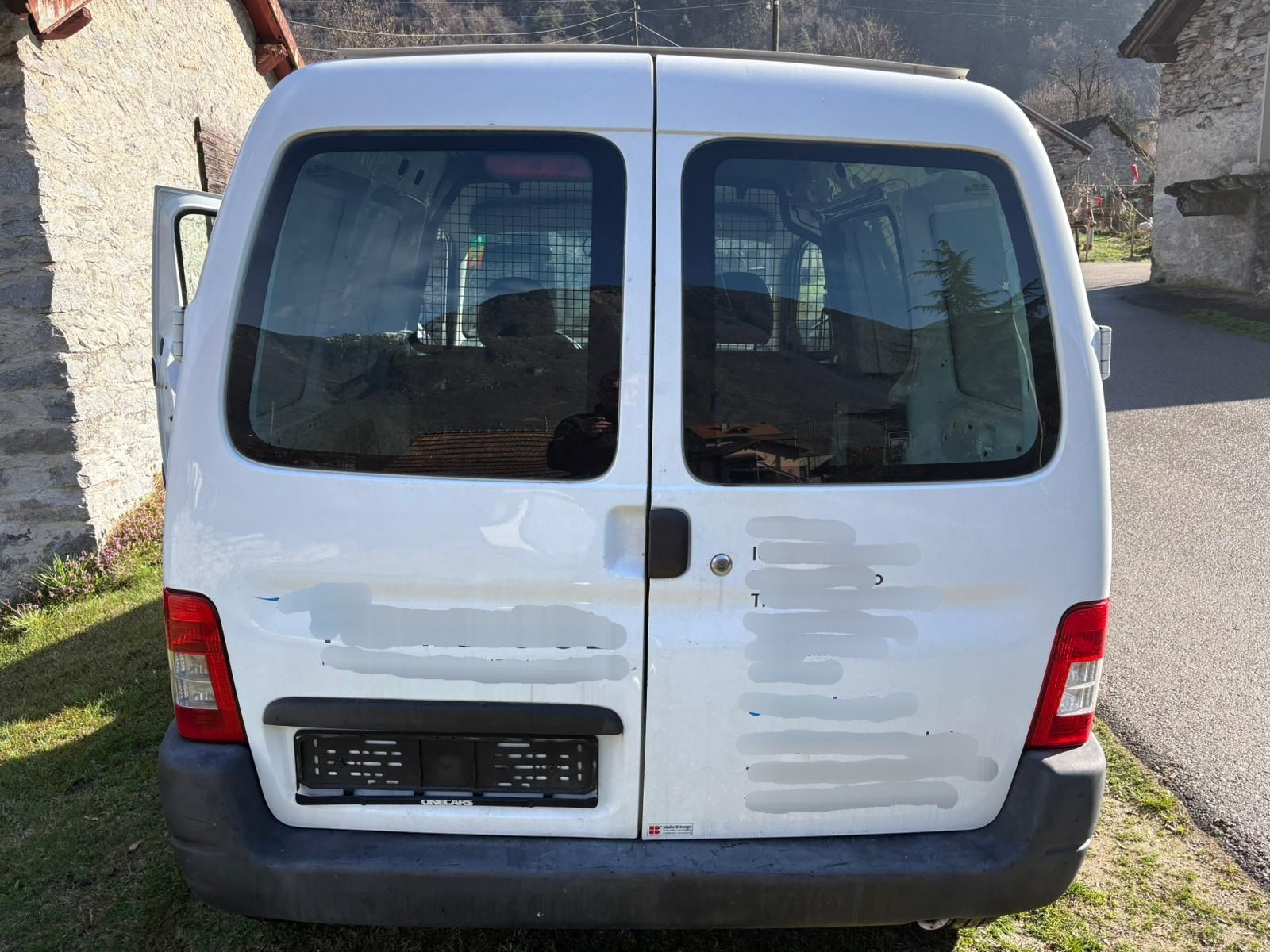 Citroën Veicoli commerciali: Citroën Berlingo 1.4i – Usato da Giubiasco venduto da AUTOTECNICA 5