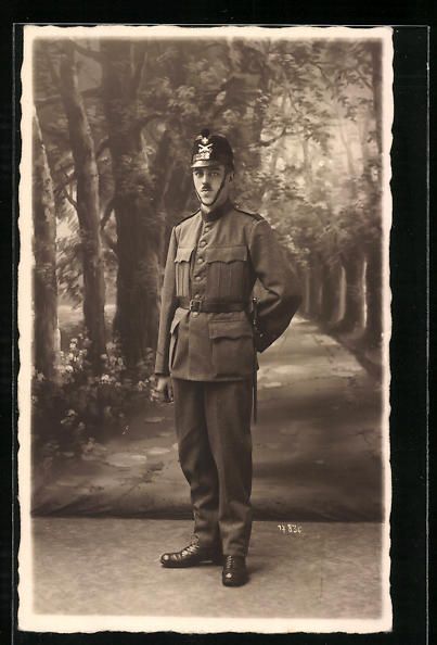 Foto, Lettere & Cartoline: Foto-AK Soldat mit Helm in Uniform – Usato da Berlin venduto da bartko-reher