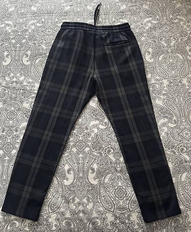 Borse da donna: Guess Umhängetasche + Karo-Hose Gr: M – Usato da Dübendorf venduto da trustedpicks 3