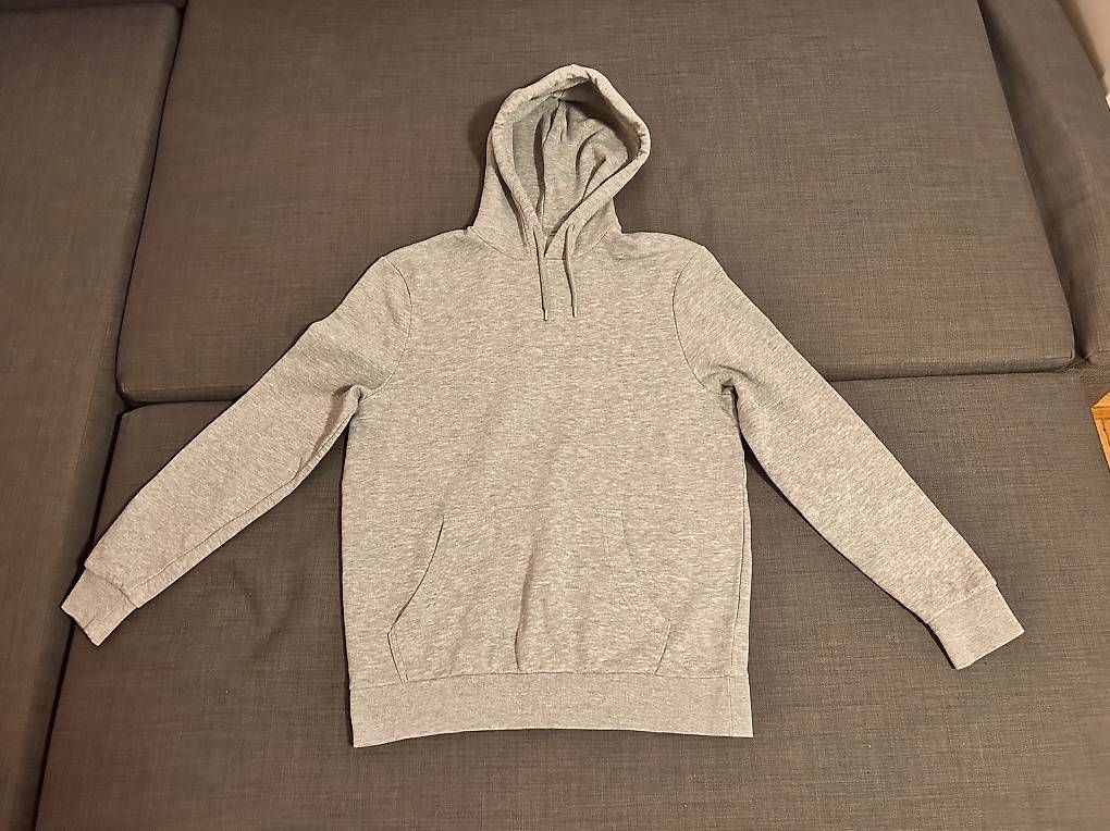 Pullover & Sweatshirts: Graues Hoodie Unisex – Gebraucht aus Zollikerberg von sel_99lq