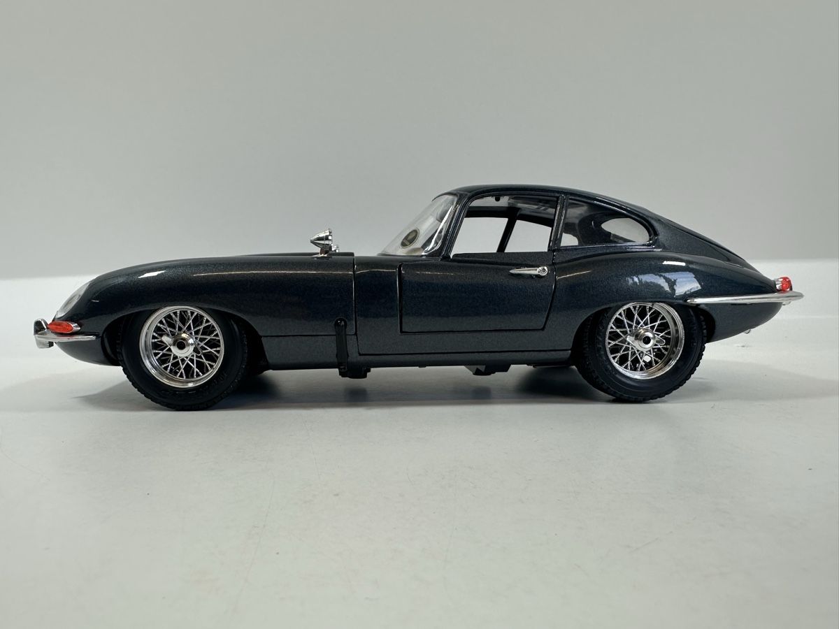 Jaguar Modellini d'auto: 1961 Jaguar E Type 1:18, dunkelgrau, BBURAGO – Nuovo (secondo la descrizione) da Zofingen venduto da rf9_x2xt 2