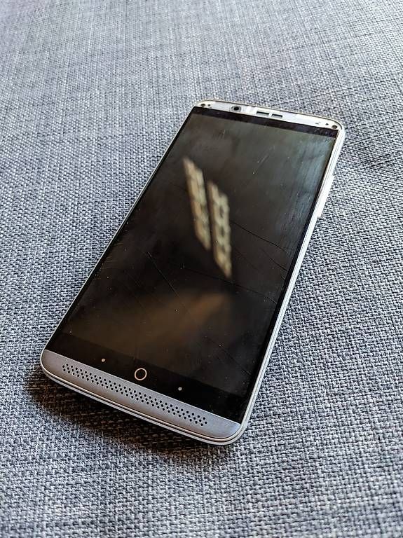 ZTE Handys / Smartphones: ZTE Axon 7 Mainboard und Teile – Defekt aus Innertkirchen von Flir