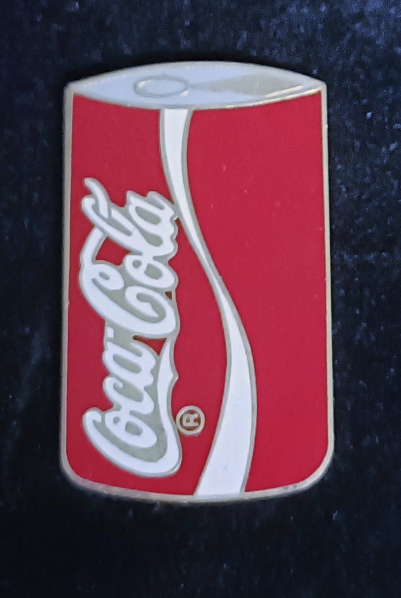 Coca-Cola Placchette & Badge: Pin Coca-Cola Dose – Usato da Köniz venduto da VintagePin