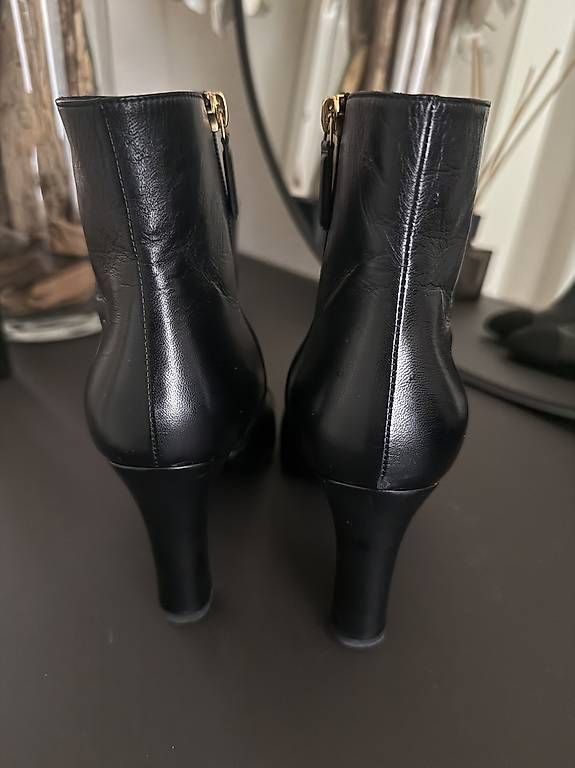 Scarpe da donna: Chanel Stiefeletten  – Usato da Schindellegi venduto da wae_fhj7 4