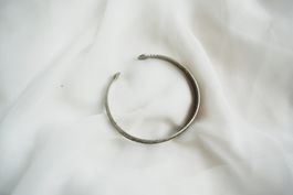 Vintage Armreif Armband Silber Blumenrelief Kugelenden offen