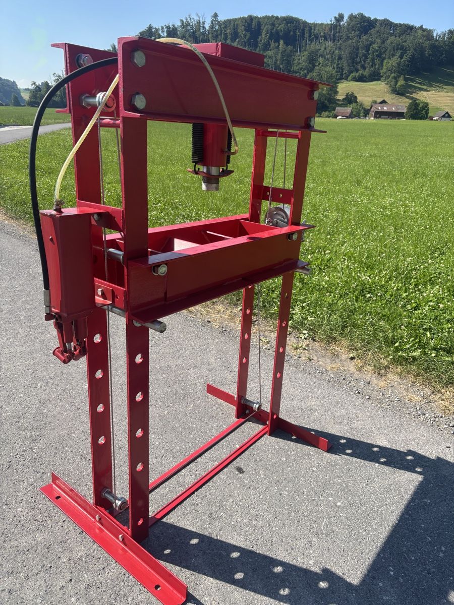 Alle Werkzeuge: Werkstattpresse Richtpresse – Gebraucht aus Rufi von Anphi 2