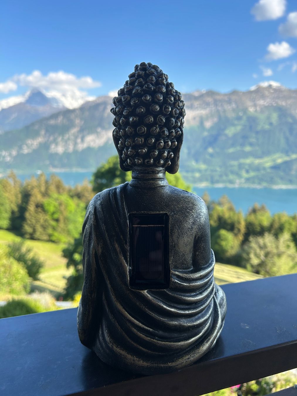 Lampade: Solar Buddha Statue goldenfarbig – Usato da Beatenberg venduto da buy2you 2