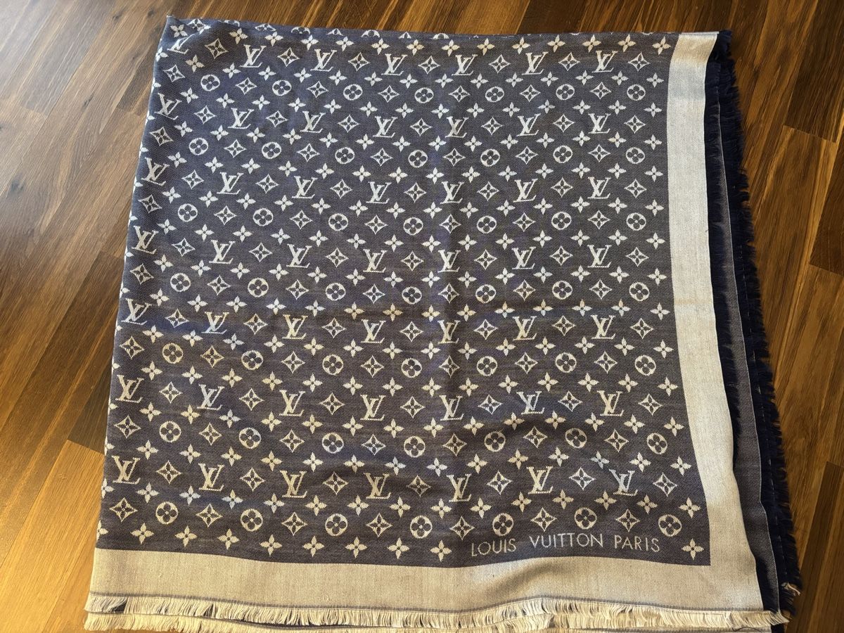 Louis Vuitton Foulard & Sciarpe: Louis Vuitton - Monogram Classic Tuch – Usato da Zürich venduto da FedeSara