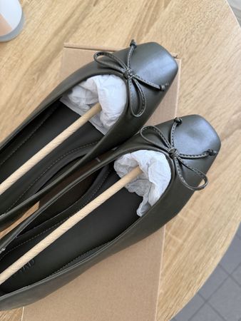 Olive Ballerinas mit Schleife, Grösse 39
